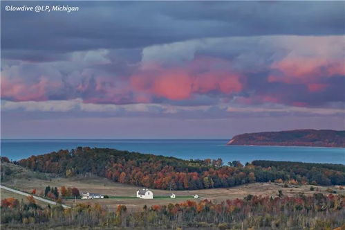 bear sand dunes michigan,Geography and Location